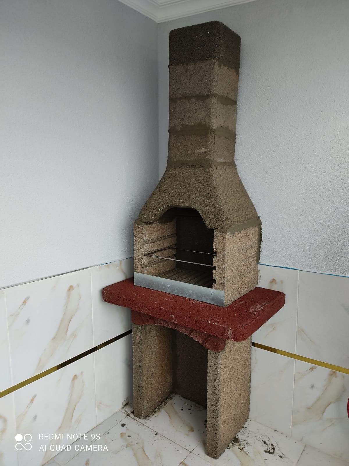 Üstten bacalı beton barbekü Üstten bacalı beton barbekü
